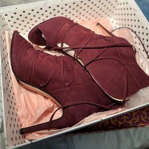 Elorie Madeline Burg Nubuck size 9